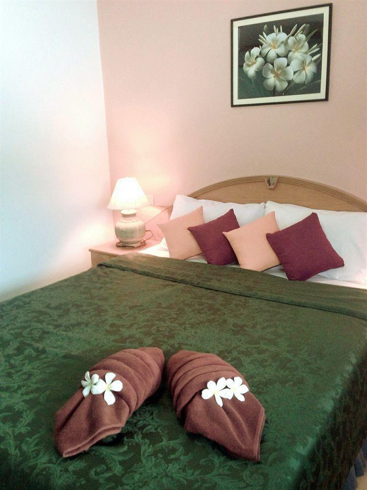 Silla Patong Hostel Екстериор снимка