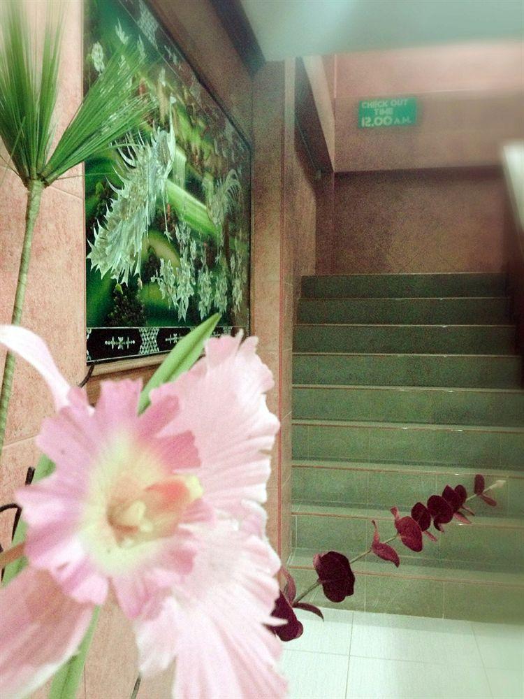 Silla Patong Hostel Екстериор снимка