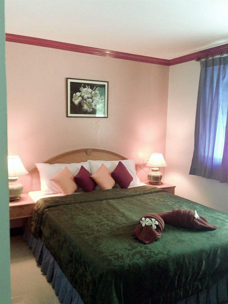 Silla Patong Hostel Екстериор снимка
