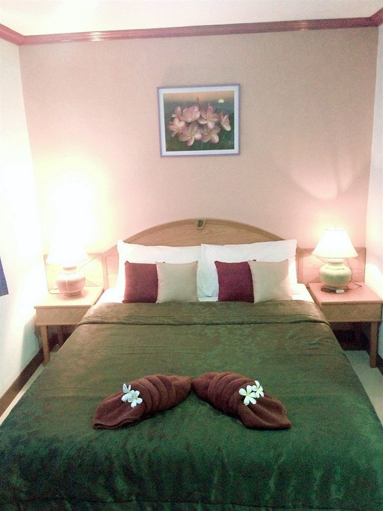 Silla Patong Hostel Екстериор снимка