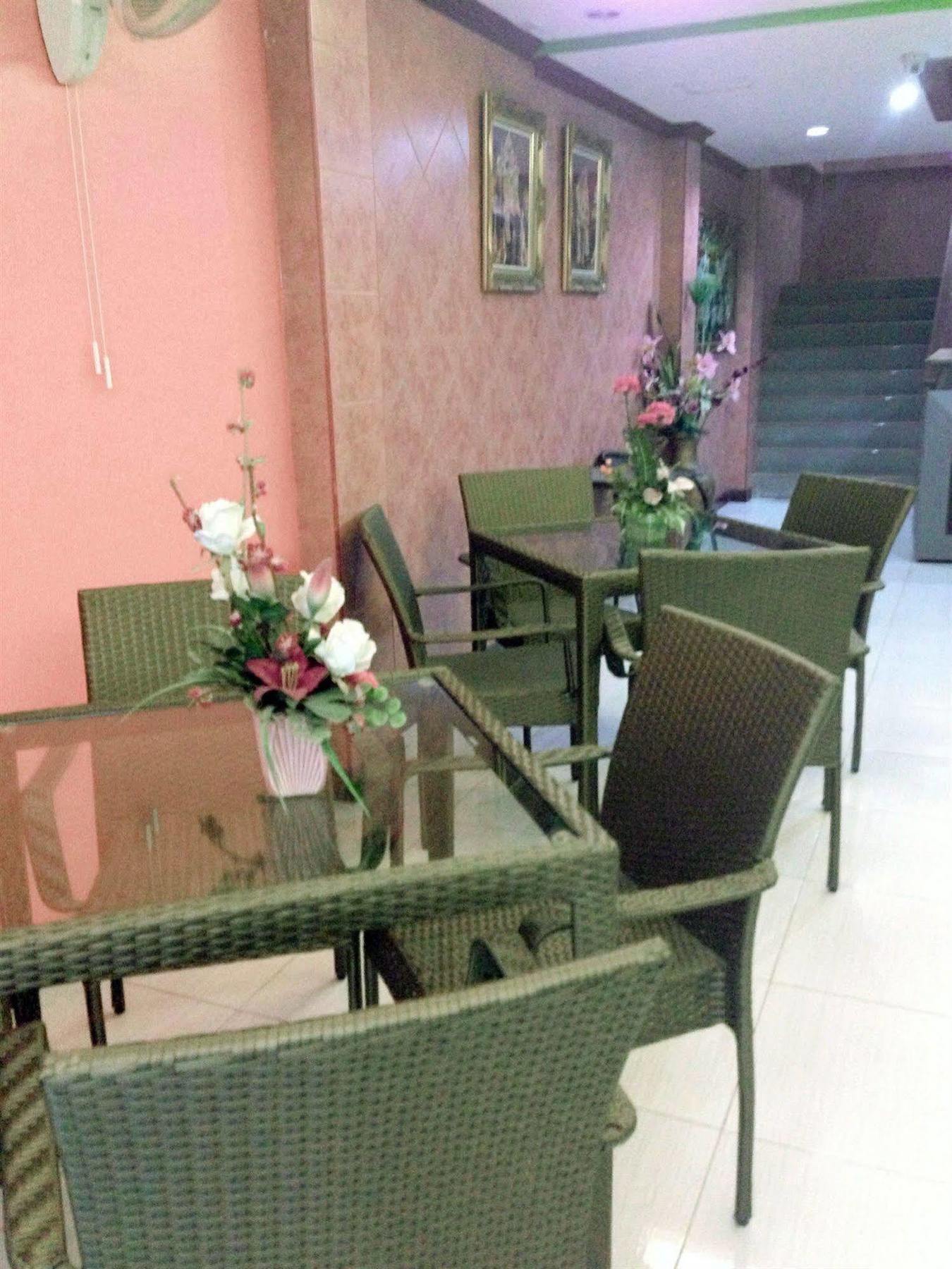 Silla Patong Hostel Екстериор снимка