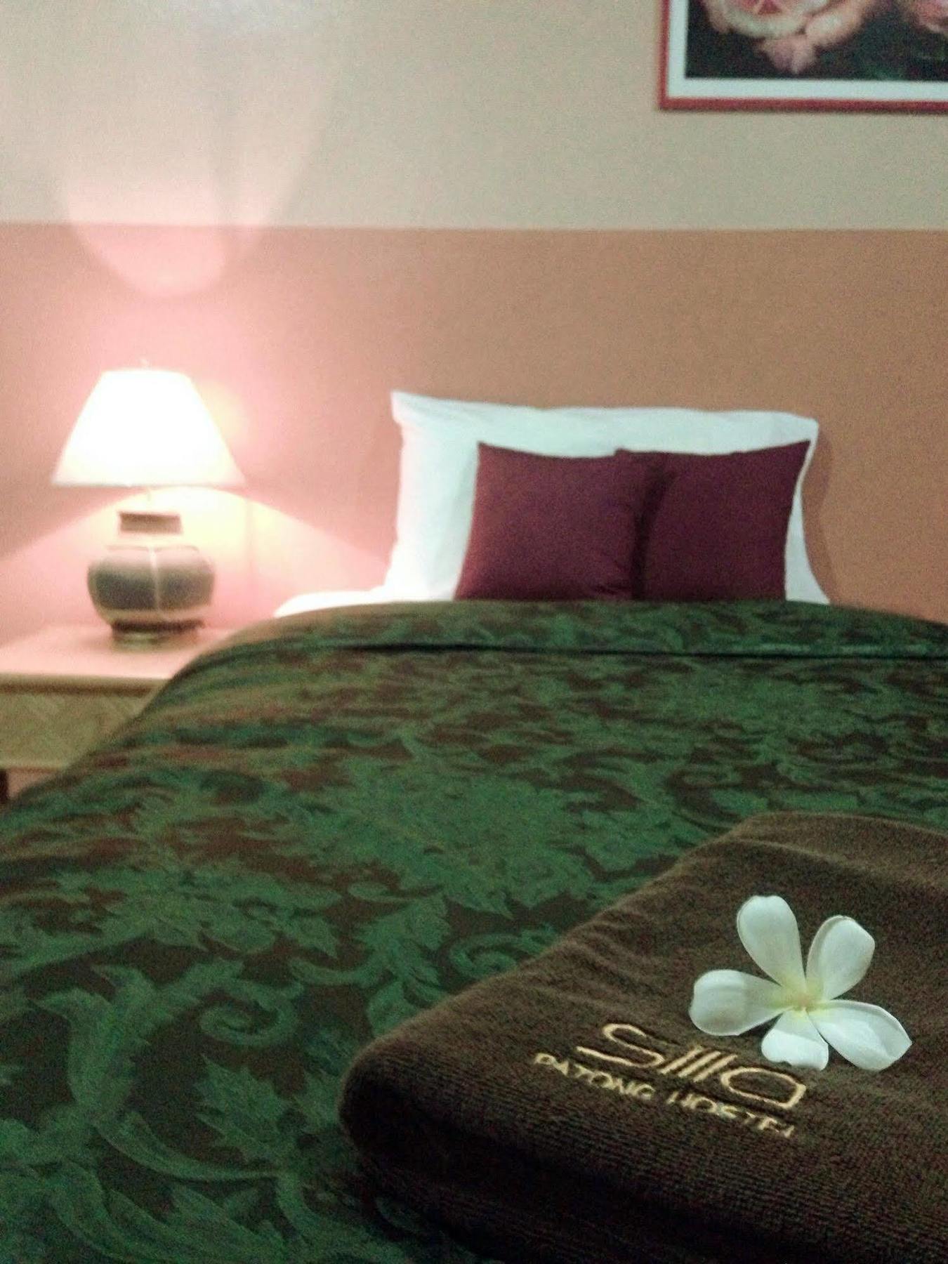 Silla Patong Hostel Екстериор снимка