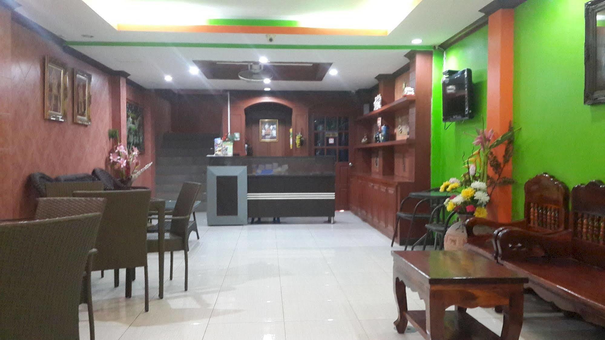 Silla Patong Hostel Екстериор снимка