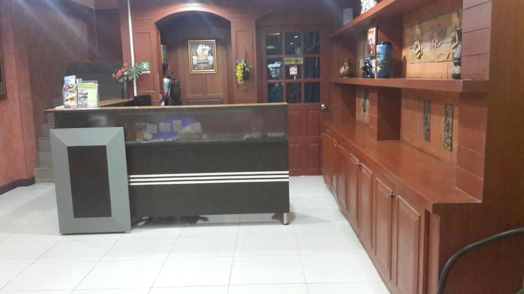 Silla Patong Hostel Екстериор снимка
