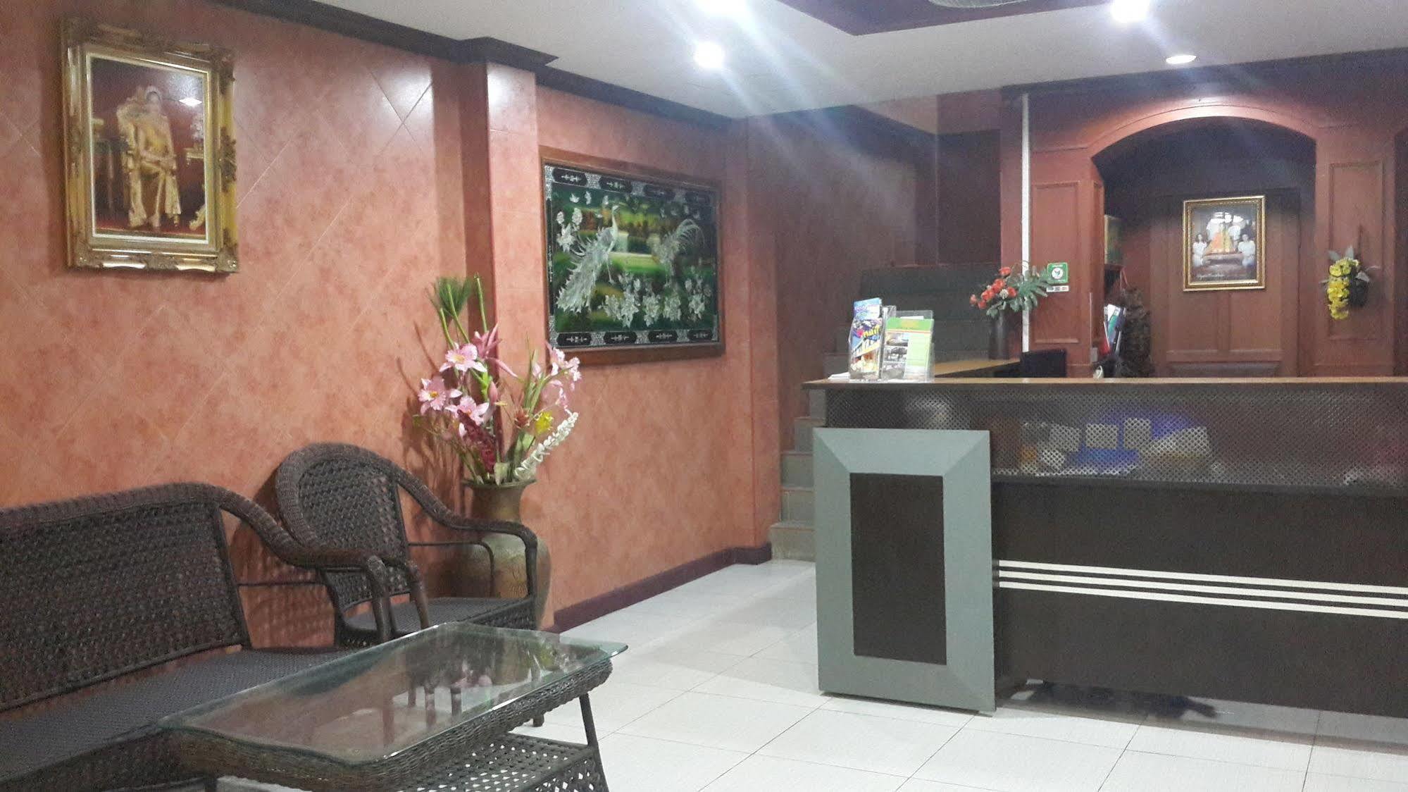Silla Patong Hostel Екстериор снимка