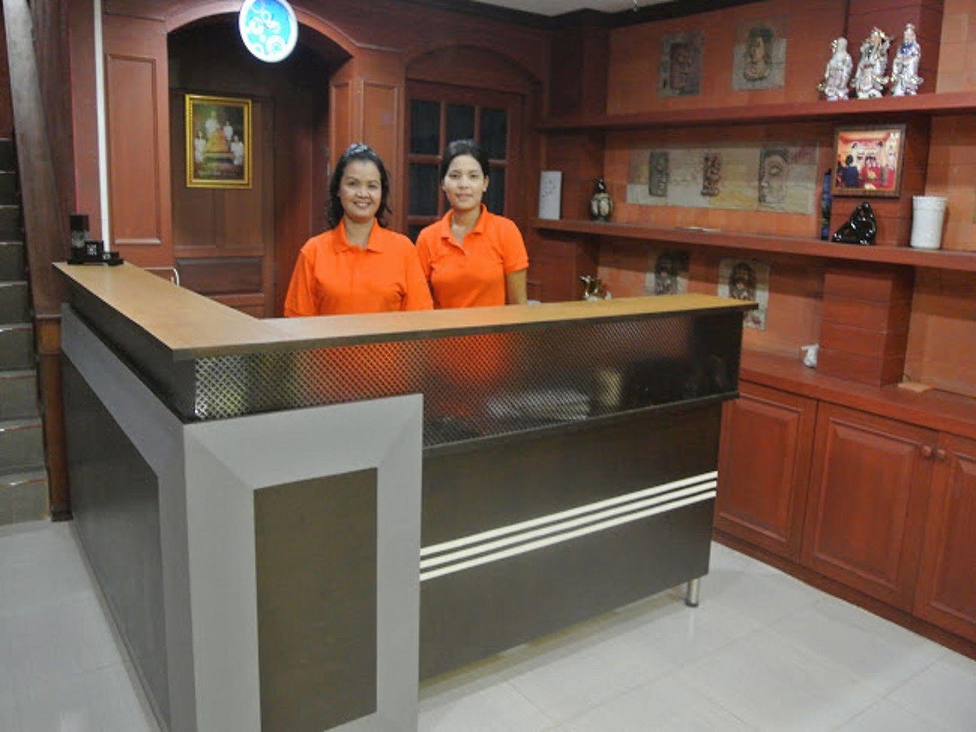 Silla Patong Hostel Екстериор снимка