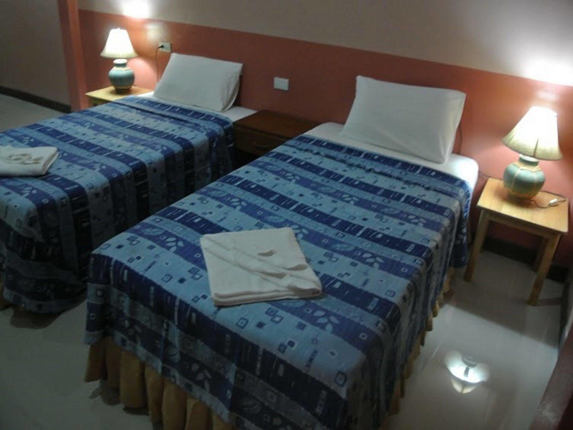 Silla Patong Hostel Екстериор снимка